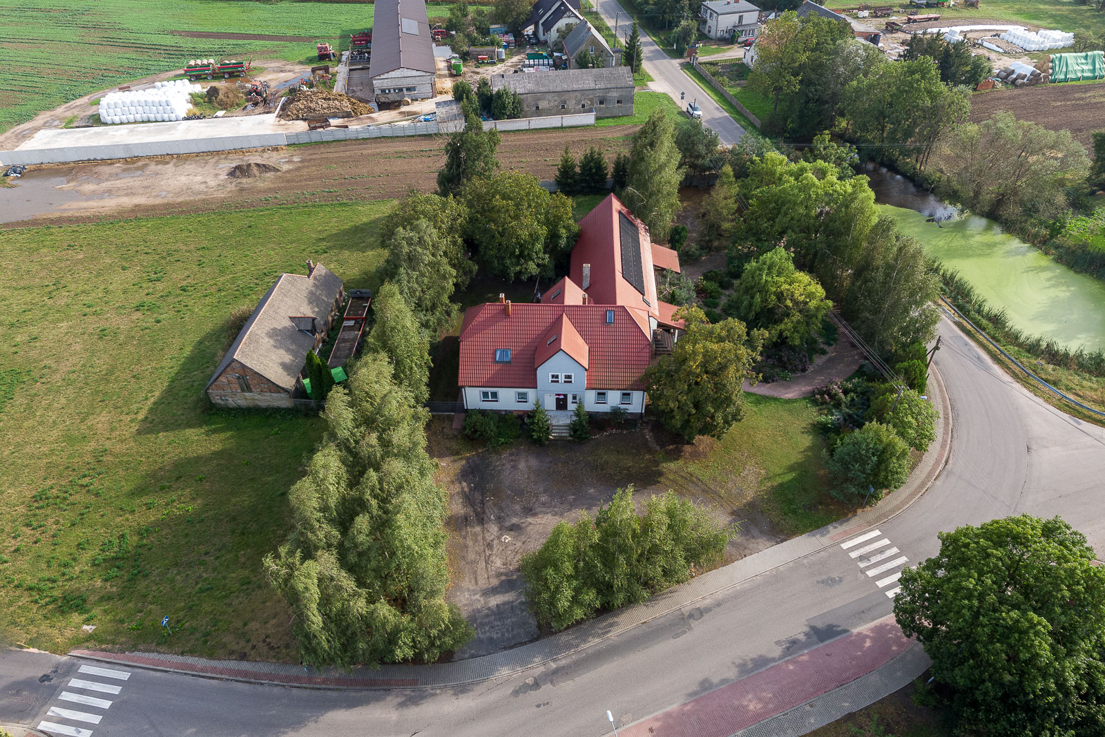 Siedlisko, uroczy dom z dużą salą kominkową, Wilkowo